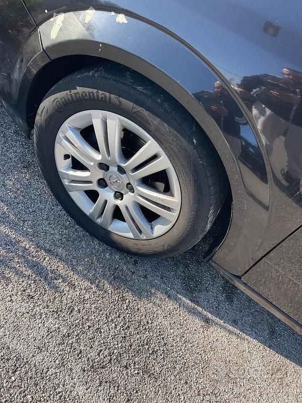 Usata Opel Astra Club 101 CV (74 kW) 2007 Nero Berlina