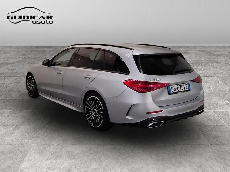 Usado Mercedes 220 Premium 200 CV (147 kW) 2022 Plateado Familiar