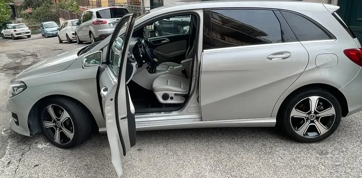 Käytetty Mercedes B180 109 HP (80 kW) 2018 Tila-auto