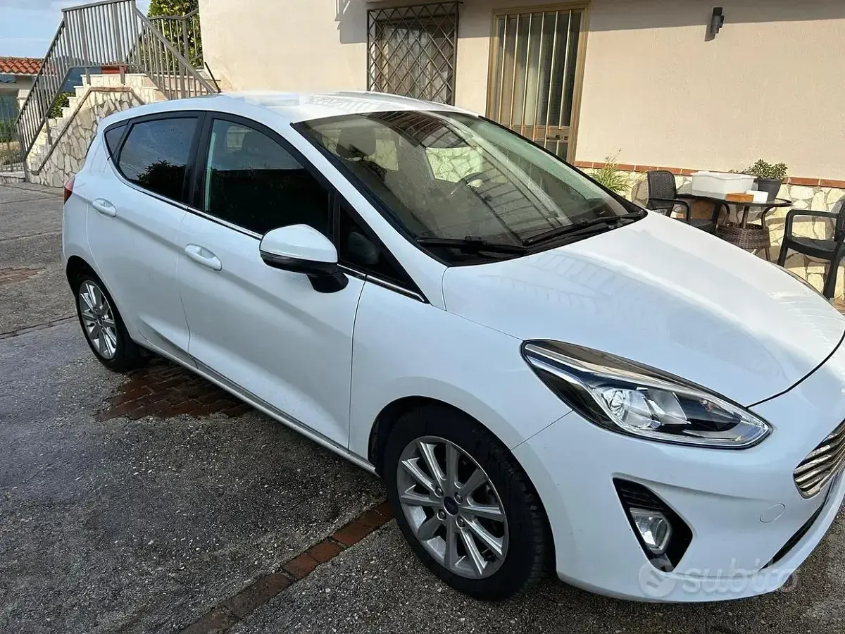 Usata Ford Fiesta 86 CV (63 kW) 2019 Bianco Utilitaria