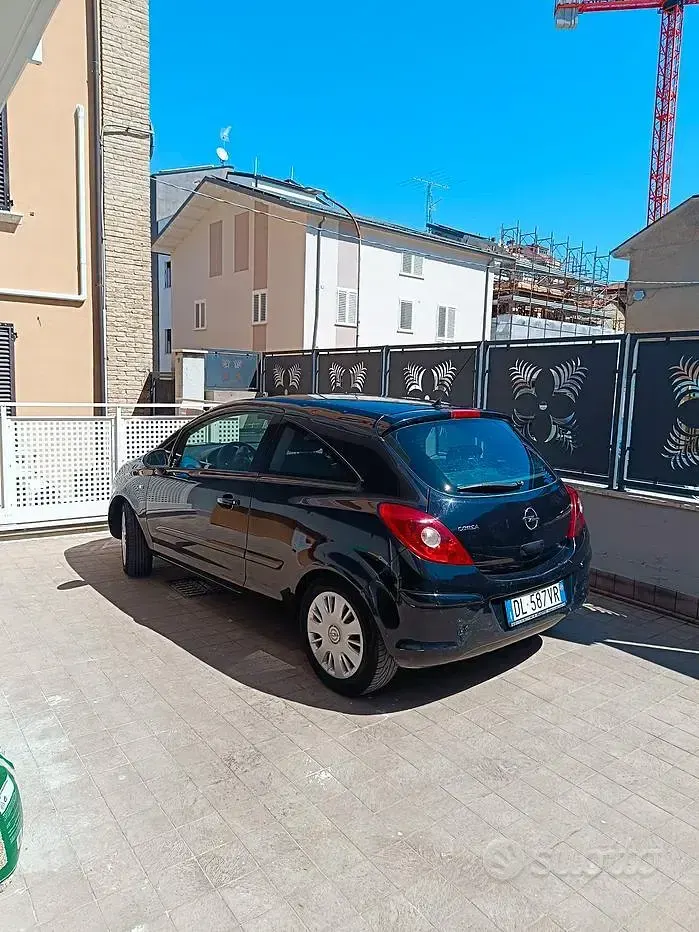 Usata Opel Corsa 80 CV (58 kW) 2007 Nero Utilitaria