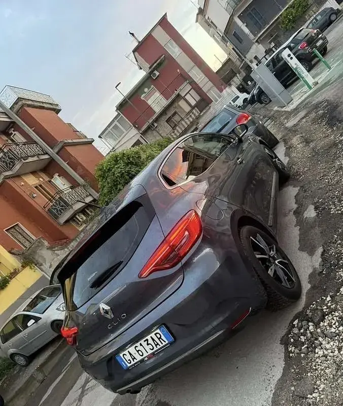 Usata Renault Clio V 101 CV (74 kW) 2020 Berlina