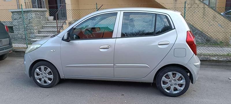 Usata Hyundai i10 Classic 69 CV (50 kW) 2012 Argento Utilitaria