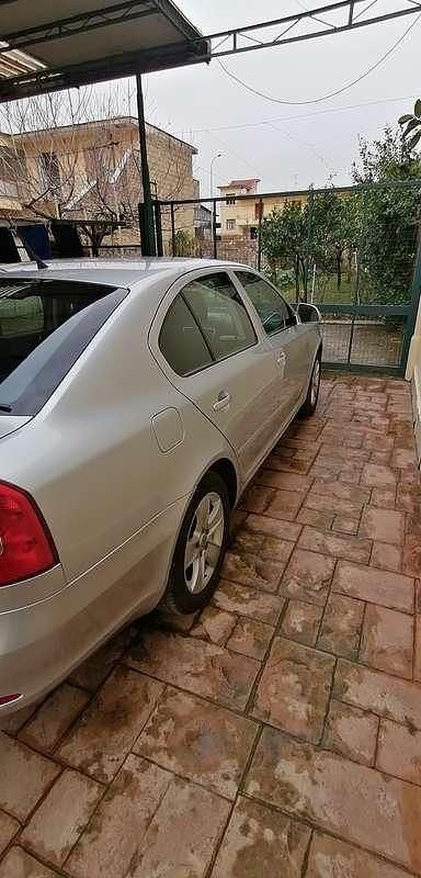 Usata Skoda Octavia Comfort 105 CV (77 kW) 2010 Argento Berlina