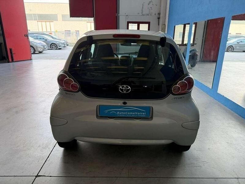 Usata Toyota Aygo 68 CV (50 kW) 2010 Beige Utilitaria