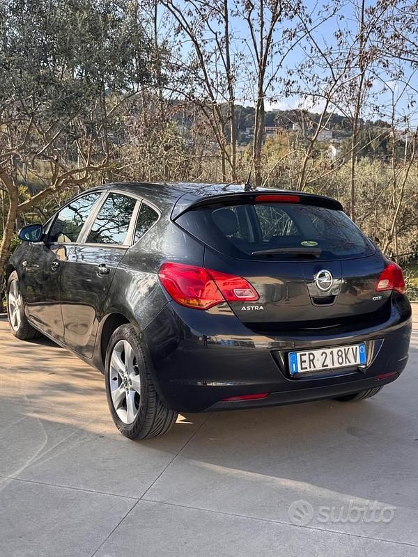 Usata Opel Astra 2013 Berlina