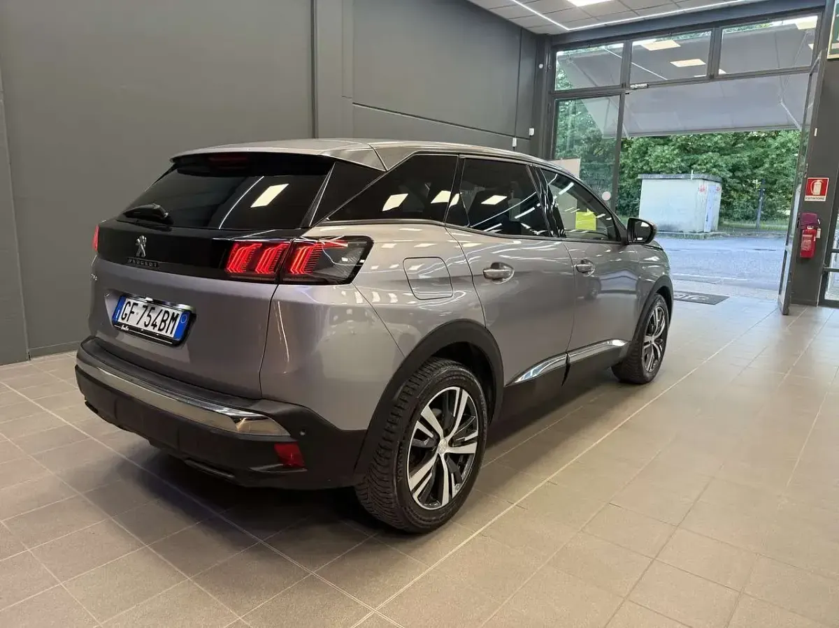 Usata Peugeot 3008 Allure 131 CV (96 kW) 2021 Grigio artense SUV