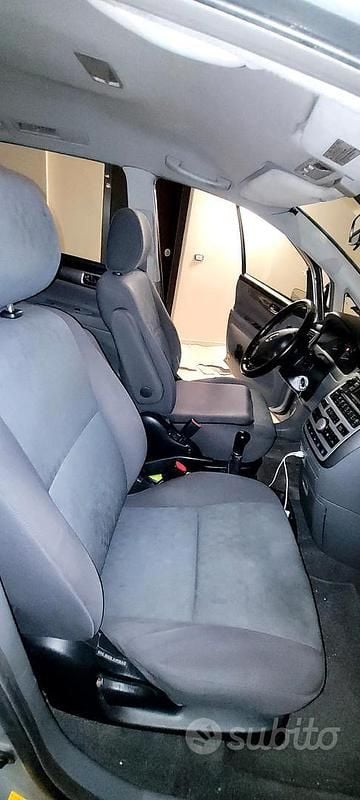 Grigio Usata 2002 Toyota Avensis Verso Monovolume | 500 € - Immagine 1/4