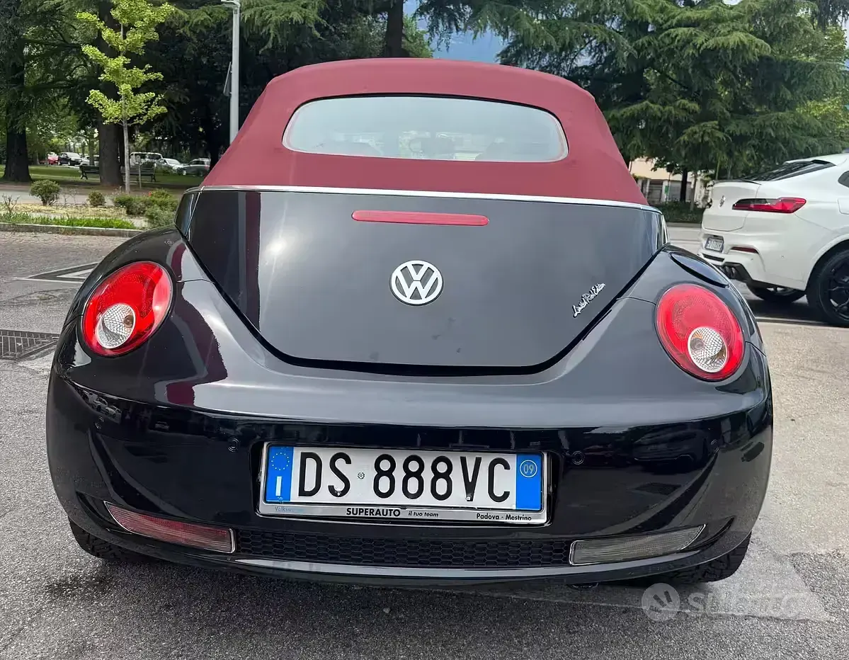 Usata VW New Beetle 105 CV (77 kW) 2009 Nero Utilitaria