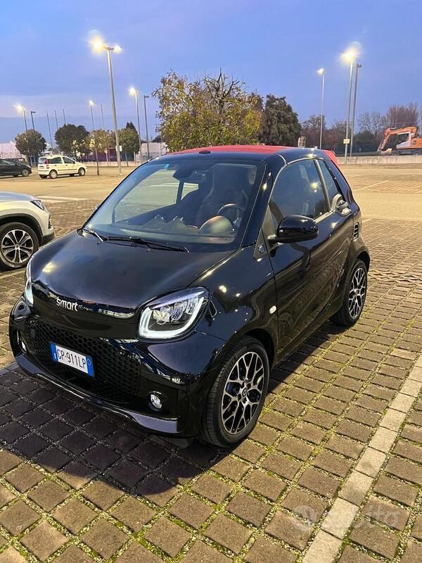 Nero Usata 2023 Smart ForTwo Electric Drive Cabrio | 18.000 € (Molto cara) - Immagine 1/4