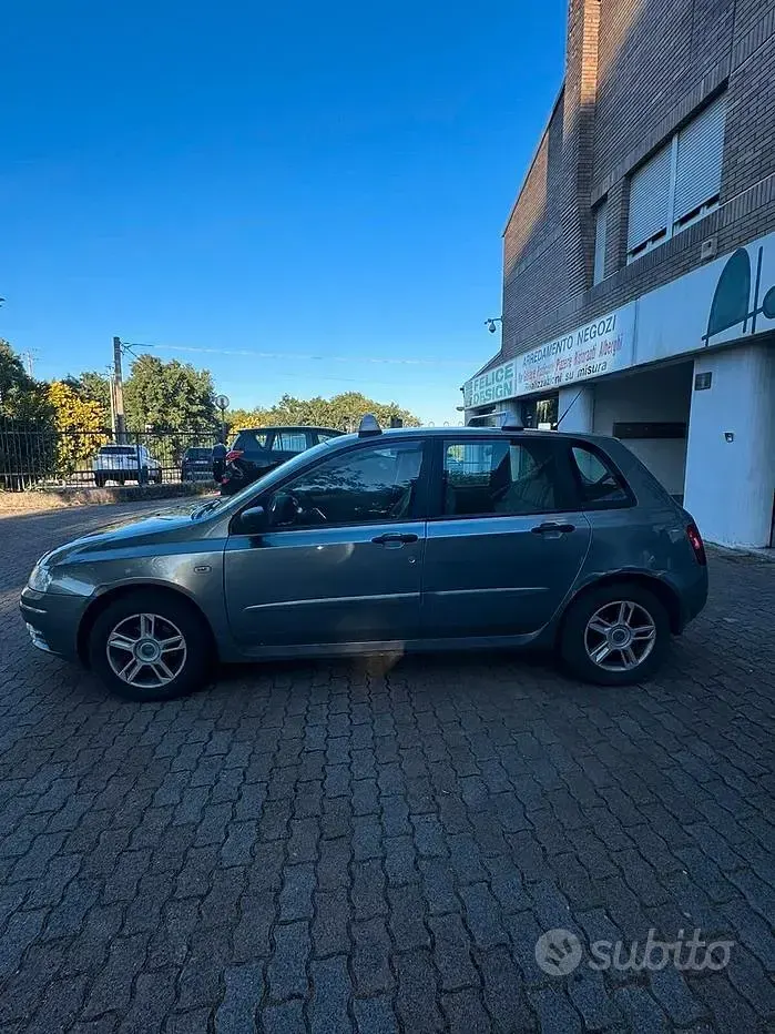 Usata Fiat Stilo 80 CV (58 kW) 2004 Grigio Berlina