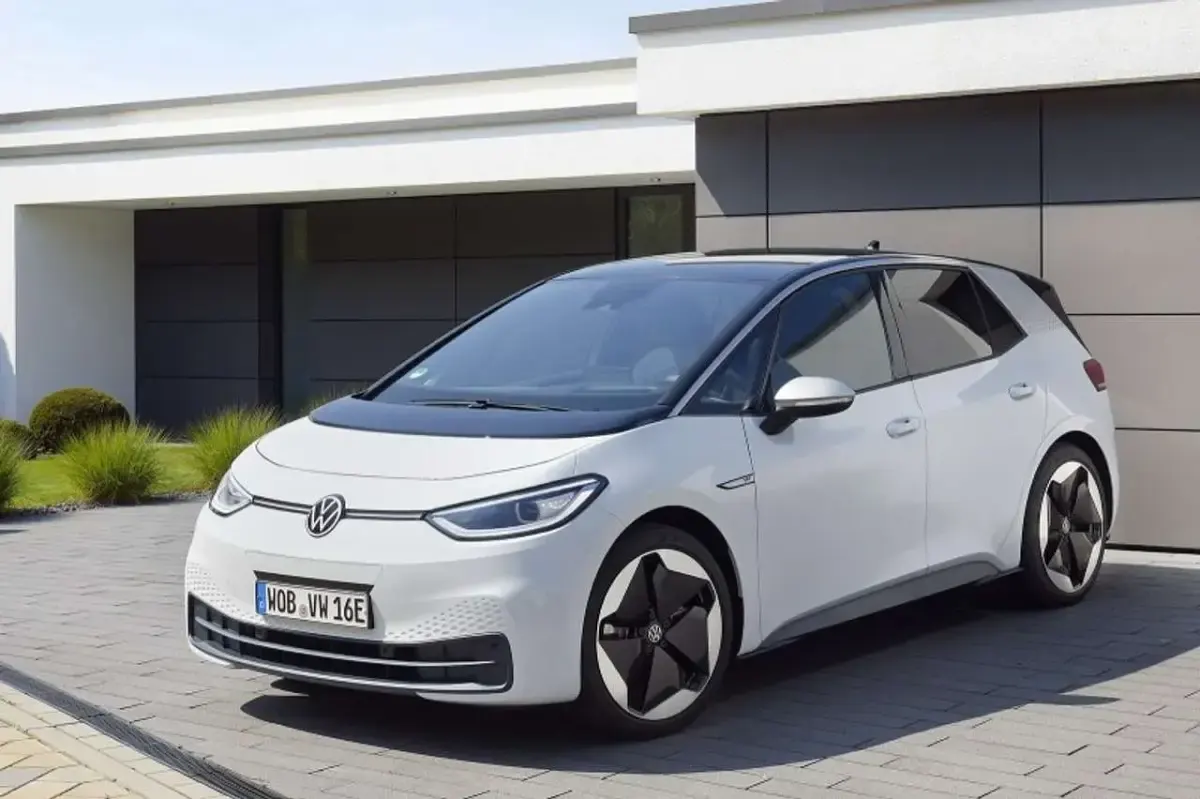 Usata VW ID.3 Pro 69 kW (95 CV) 2024 Argento Utilitaria