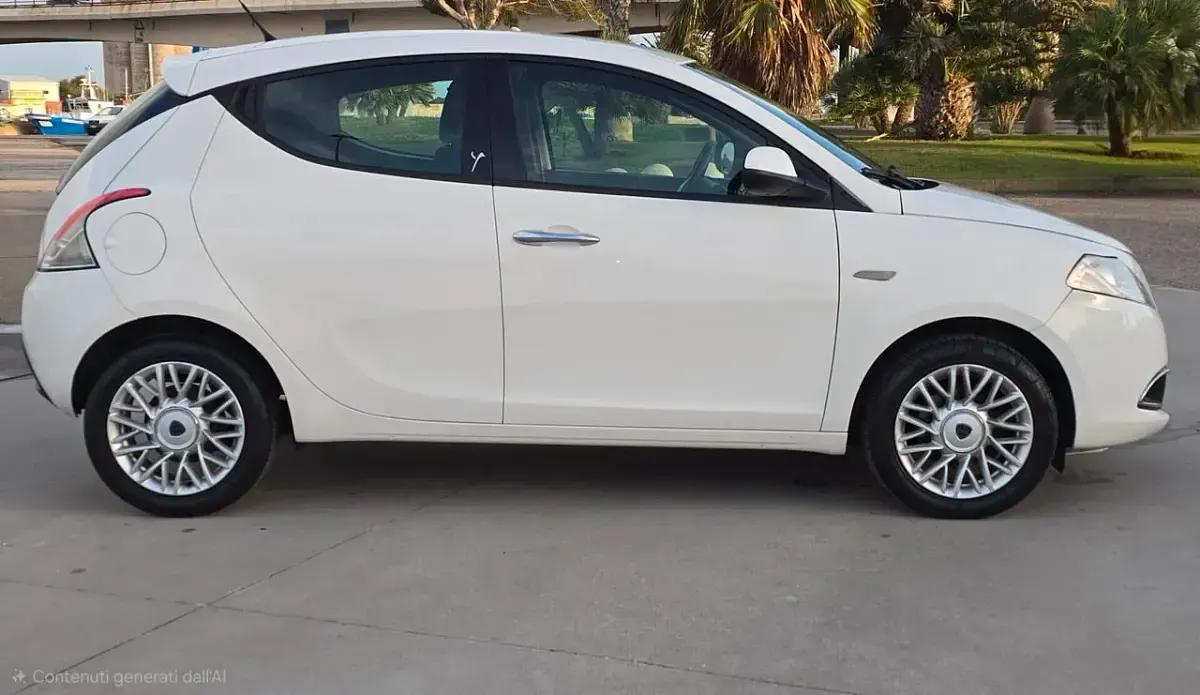 Usata Lancia Ypsilon S 95 CV (69 kW) 2013 Bianco Utilitaria