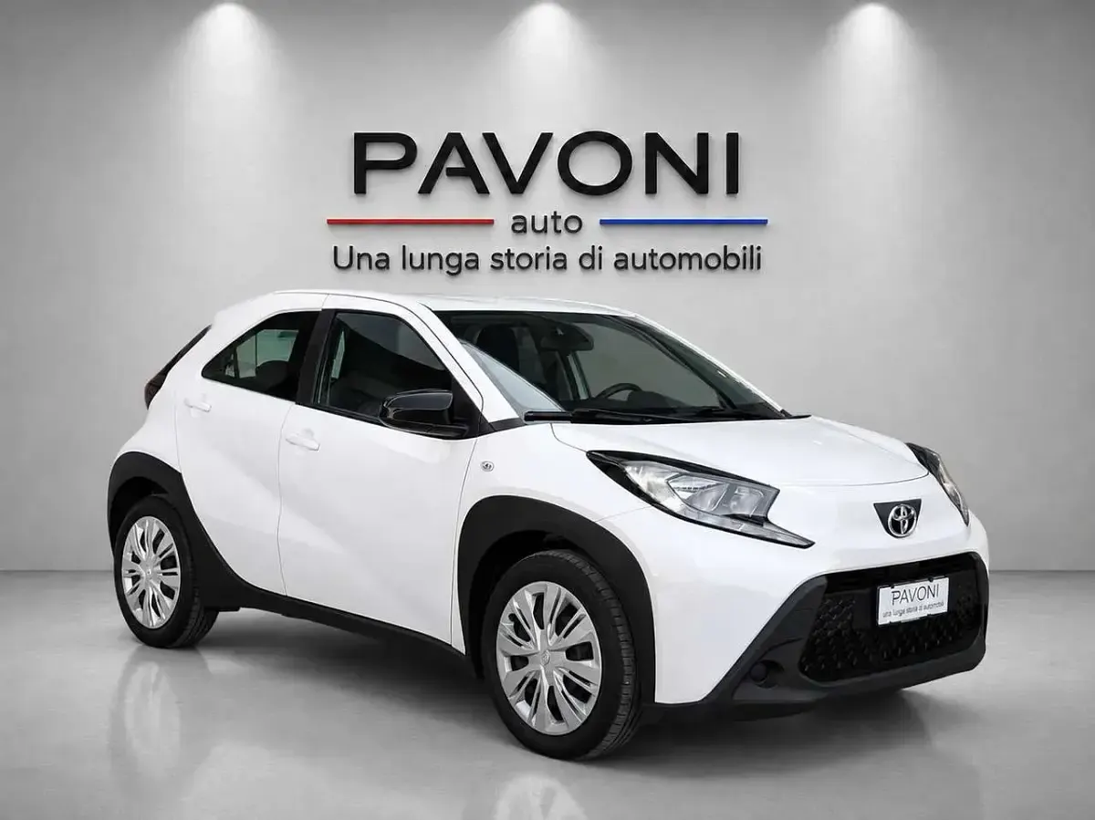 Usata Toyota Aygo X Active 72 CV (52 kW) 2022 Bianco pastello SUV