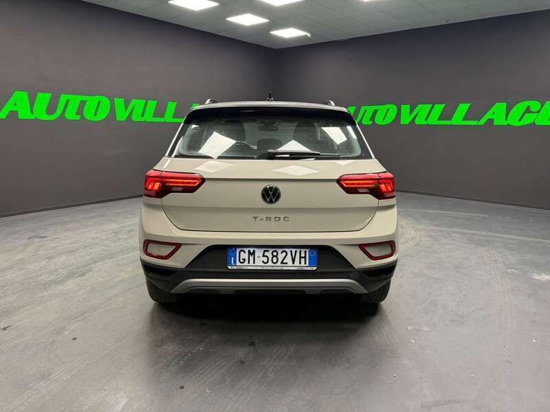 Usata VW T-Roc Life 110 CV (80 kW) 2023 Beige SUV