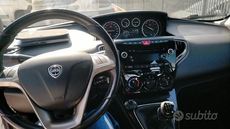 Usata Lancia Ypsilon 80 CV (58 kW) 2013 Bianco Utilitaria