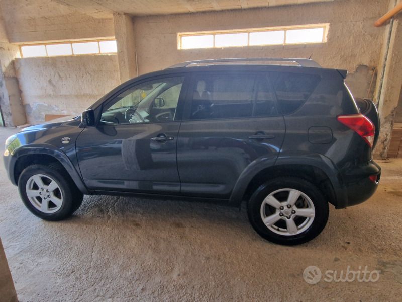 Usata Toyota RAV4 Luxury 177 CV (130 kW) 2008 Grigio SUV