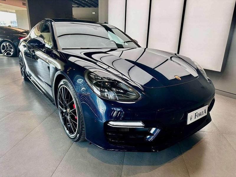 Usata Porsche Panamera 480 CV (353 kW) 2022 Blu notte metallizzato Berlina