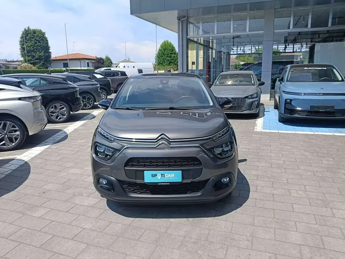 Usata Citroën C3 Shine 110 CV (80 kW) 2022 Grigio platinum / tetto nero Utilitaria