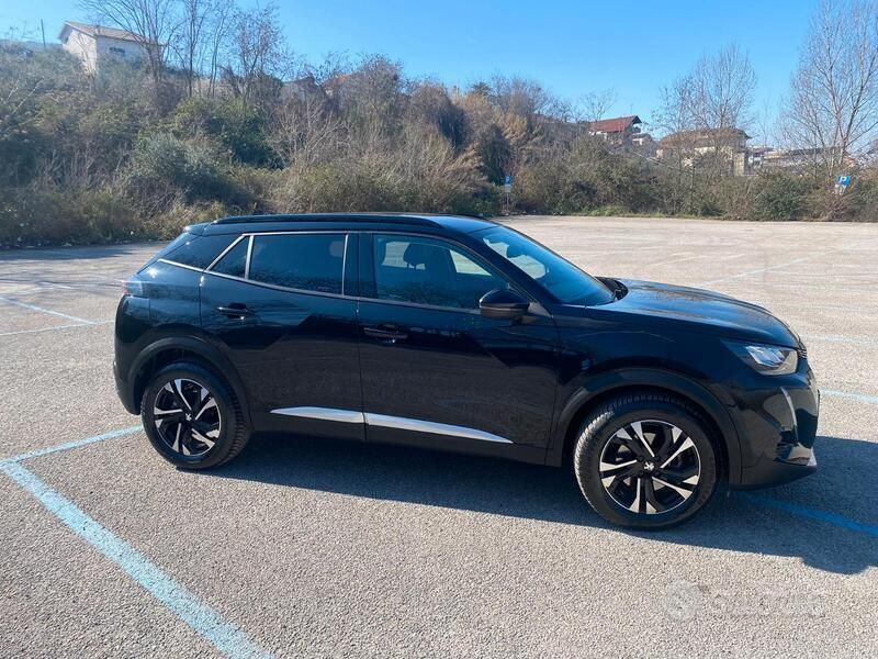 Usata Peugeot 2008 Allure 131 CV (96 kW) 2022 Nero SUV