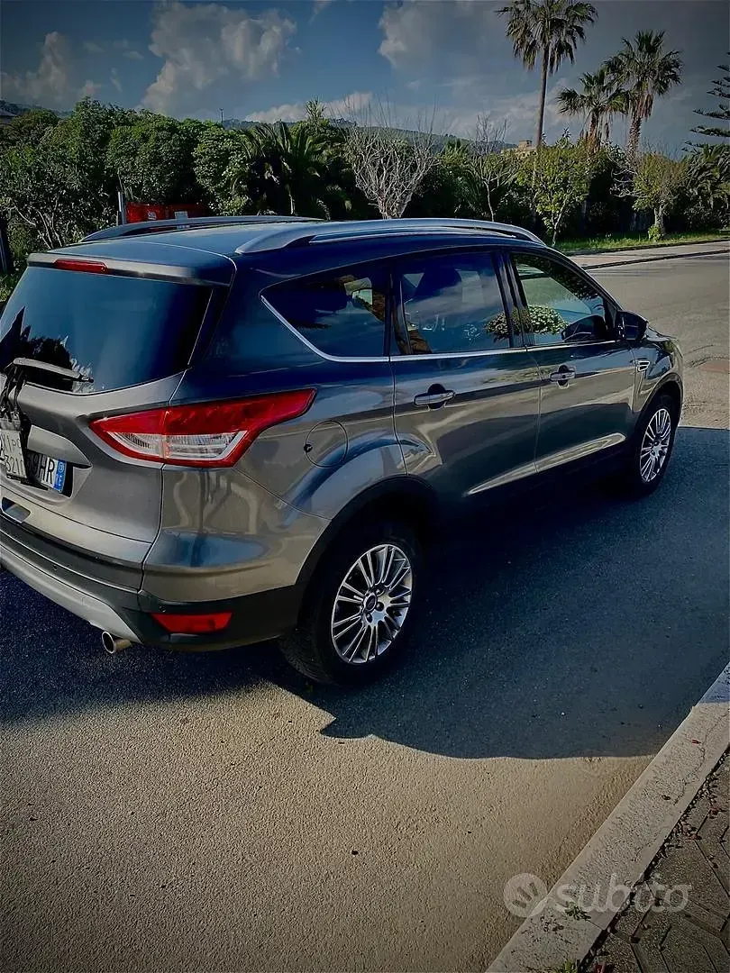 Begagnad Ford Kuga Titanium 140 HK (102 kW) 2014 Grå SUV