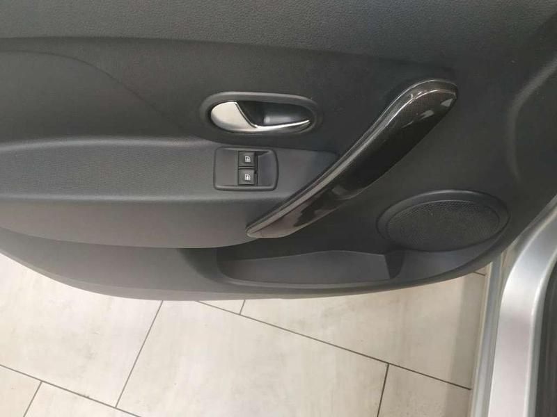 Käytetty Dacia Sandero Comfort 100 HP (73 kW) 2021 Hopea Viistoperä
