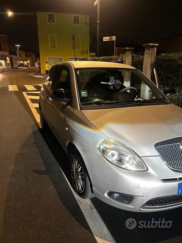 Usata Lancia Ypsilon 69 CV (50 kW) 2011 Grigio Utilitaria