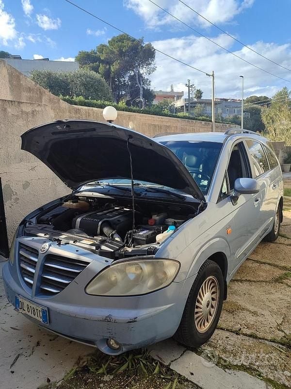 Usata Ssangyong (KGM) Rodius 165 CV (121 kW) 2007 Grigio Monovolume