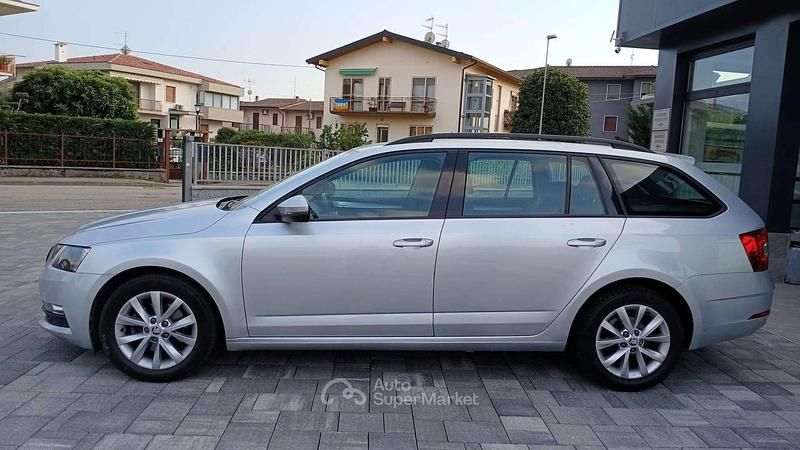 Usado Skoda Octavia G-TEC Ambition 131 CV (96 kW) 2019 Gris Familiar