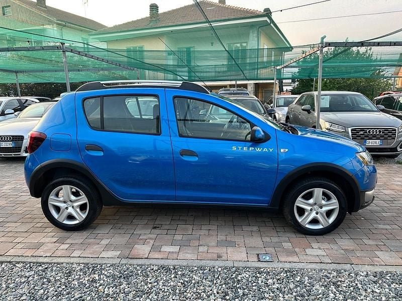 Usata Dacia Sandero Stepway 90 CV (66 kW) 2016 Blu Berlina