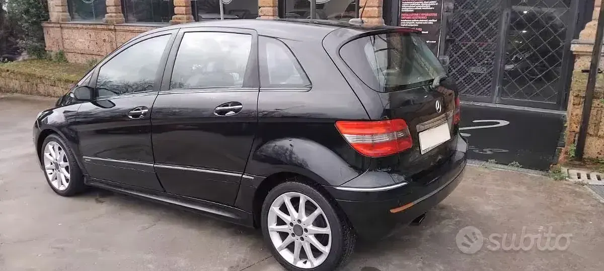 Usata Mercedes 200 Chrome 140 CV (102 kW) 2007 Nero Monovolume