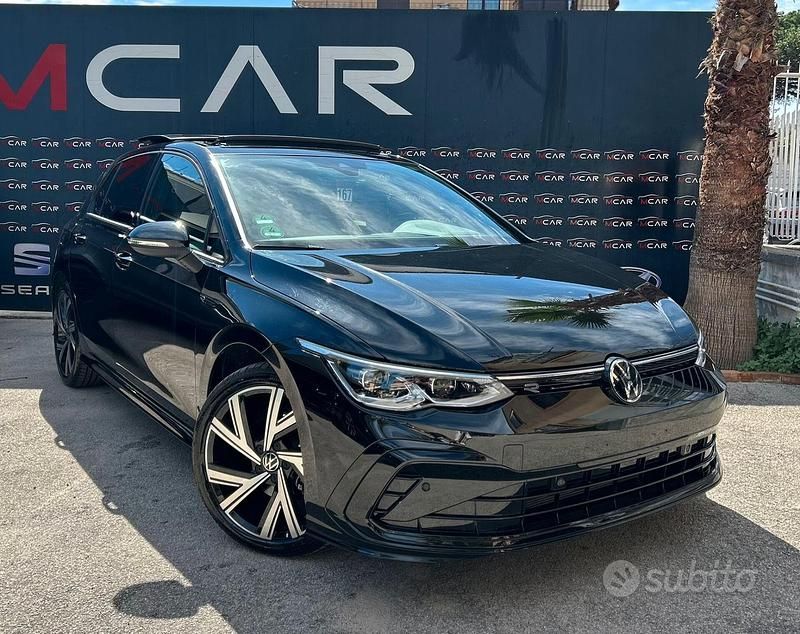 Nero Nuova 2025 VW Golf VIII R-line Tre volumi | 38.990 € (Molto cara) - Immagine 1/4