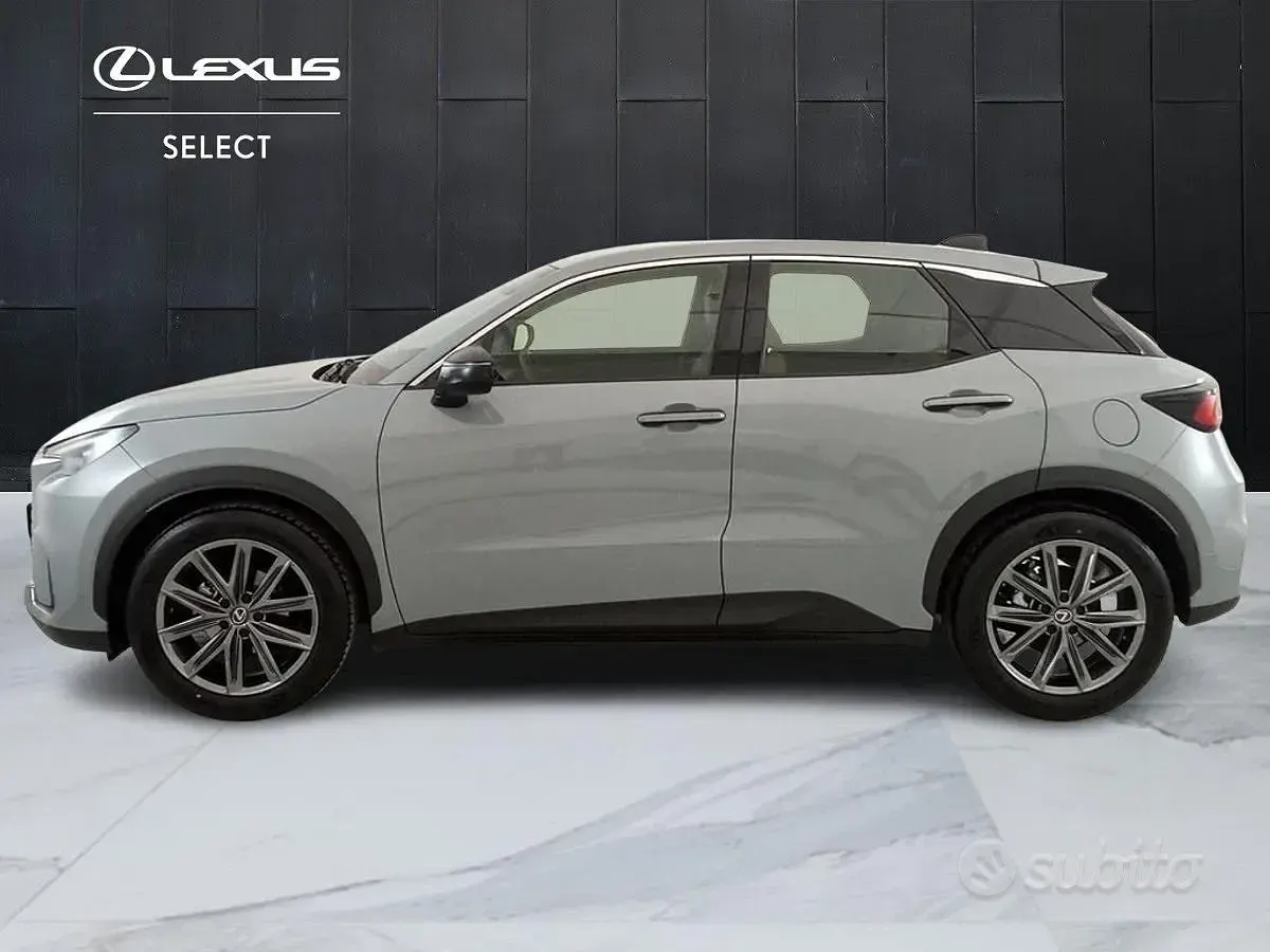 Usata Lexus LBX 91 CV (66 kW) 2024 Grigio SUV