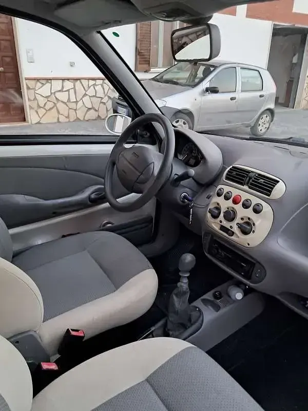 Usata Fiat 600 Active 54 CV (39 kW) 2008 Bianco Utilitaria
