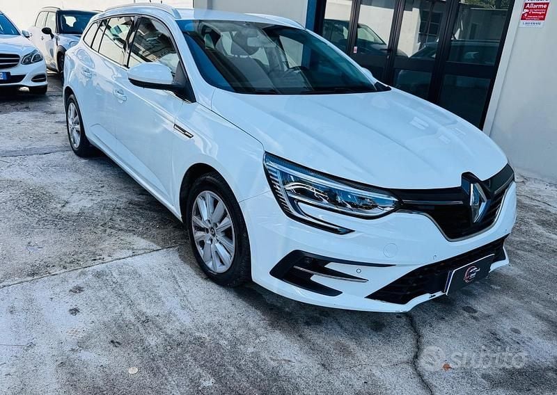 Bianco Usata 2021 Renault Mégane GrandTour R.S. Station wagon | 12.800 € (Buon prezzo) - Immagine 1/4