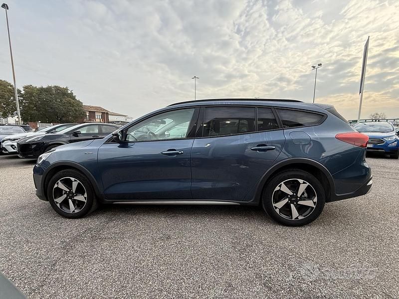 Usata Ford Focus Active 125 CV (91 kW) 2023 Blu scuro Station wagon