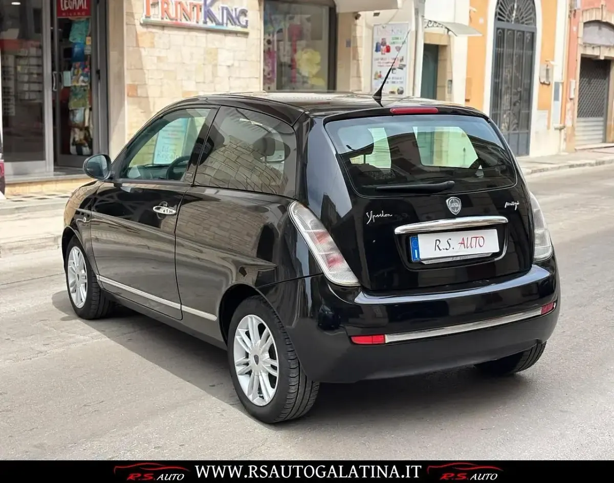 Usata Lancia Ypsilon 75 CV (55 kW) 2011 Nero Utilitaria
