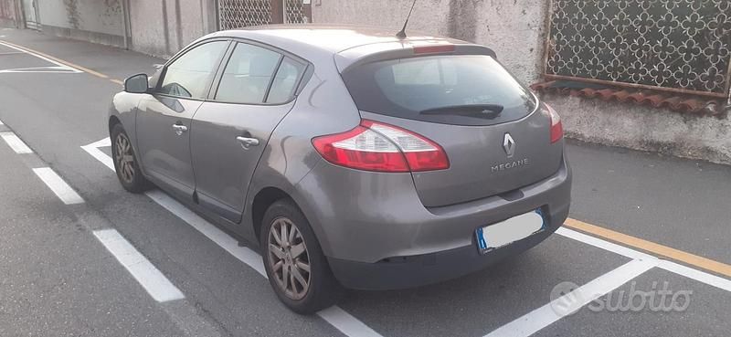 Usata Renault Mégane Luxe 130 CV (95 kW) 2009 Grigio Berlina