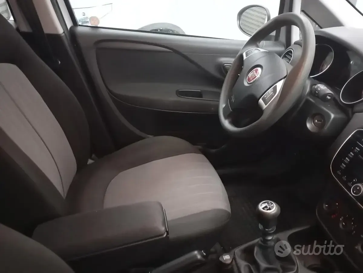 Usata Fiat Grande Punto 77 CV (56 kW) 2017 Grigio Utilitaria