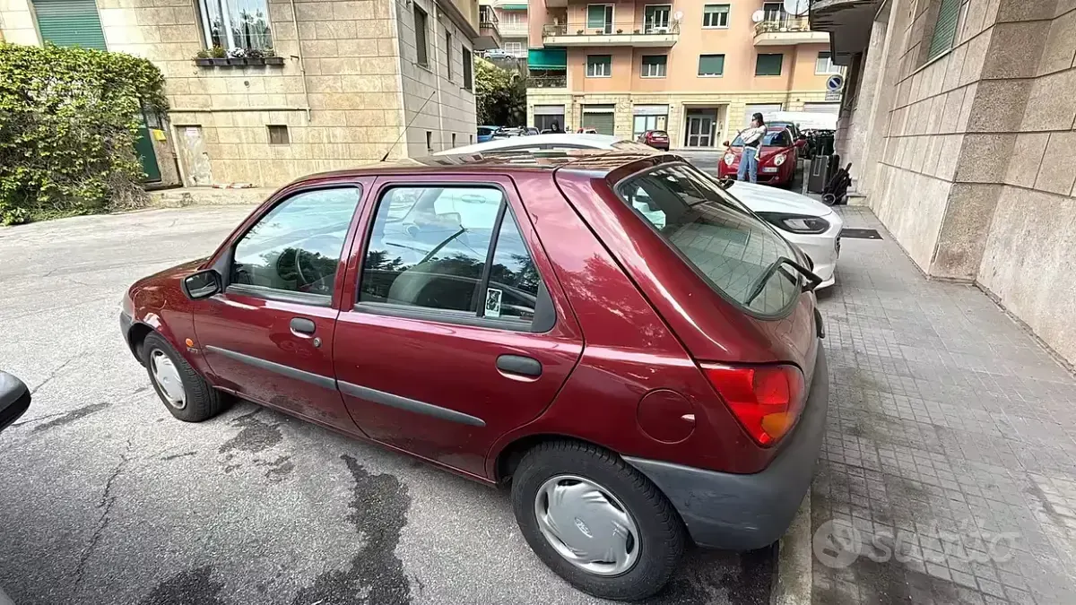 Usata Ford Fiesta Studio 60 CV (44 kW) 1997 Rosso Utilitaria