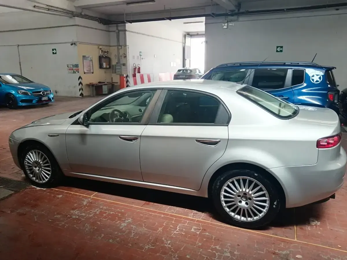 Usata Alfa Romeo 159 Exclusive 150 CV (110 kW) 2006 Grigio Berlina