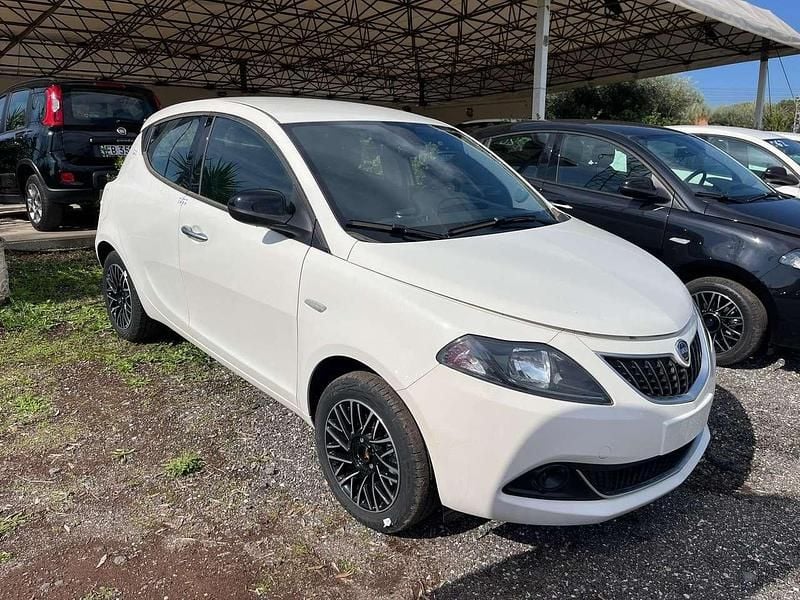 Usata Lancia Ypsilon S 70 CV (51 kW) 2024 Grigio Utilitaria