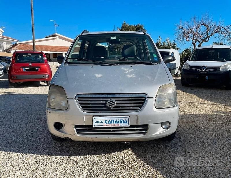 Usata Suzuki Wagon R 76 CV (55 kW) 2001 Grigio Monovolume