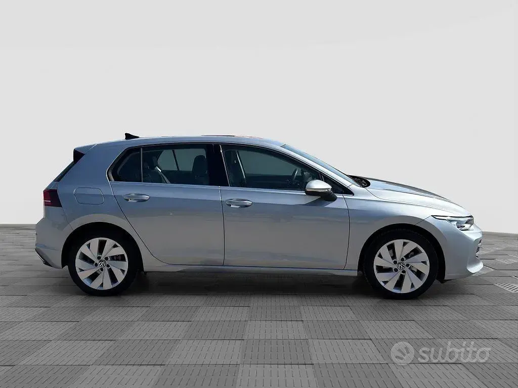 Usata VW Golf VIII Style 150 CV (110 kW) 2025 Grigio Berlina