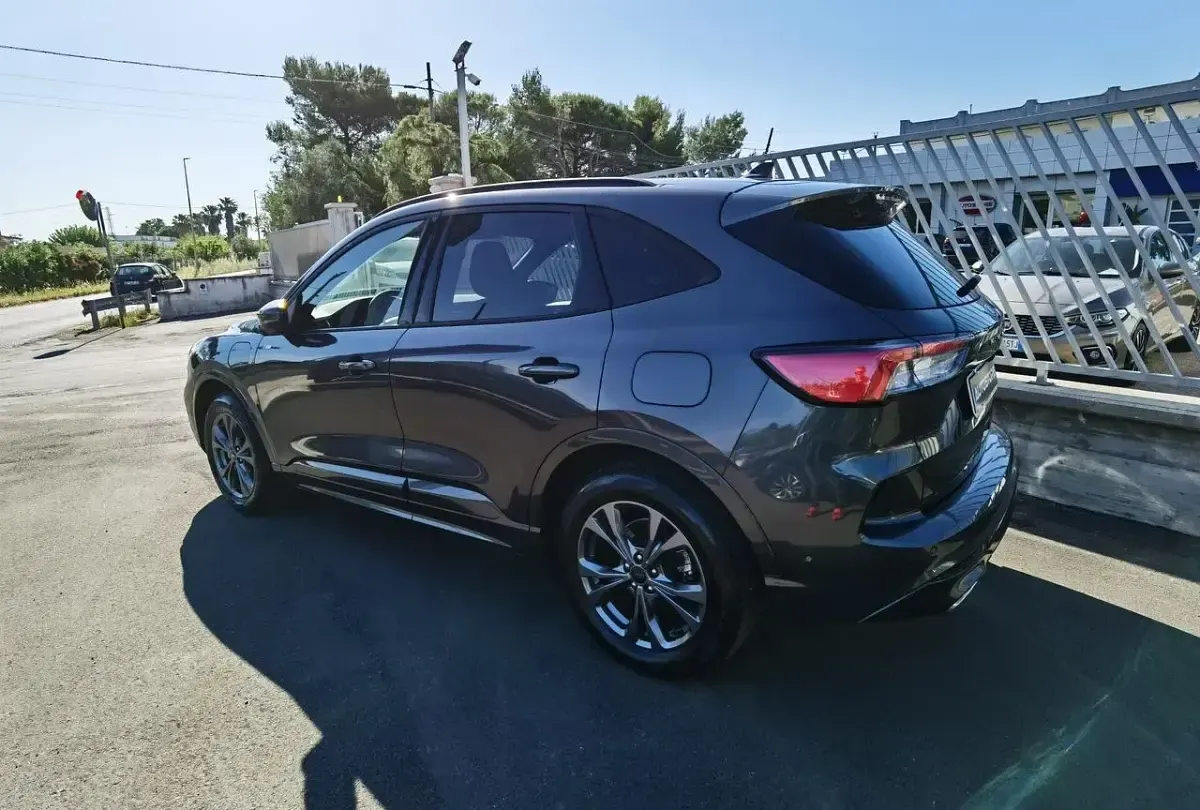 Usata Ford Kuga ST-Line 152 CV (111 kW) 2022 Grigio SUV