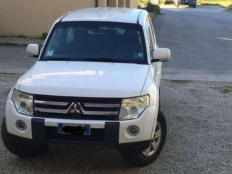 Usata Mitsubishi Pajero Intense 160 CV (117 kW) 2007 Bianco SUV