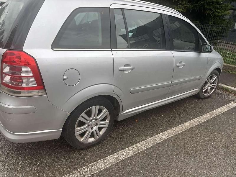 Usata Opel Zafira 177 CV (130 kW) 2009 Grigio Monovolume
