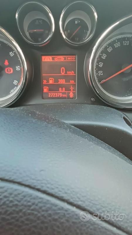 Usata Opel Astra 131 CV (96 kW) 2013 Bianco Berlina