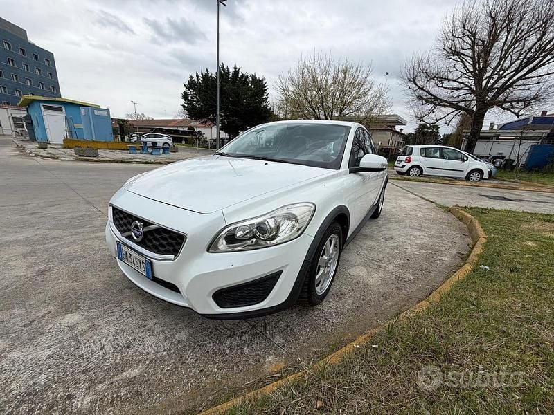 Usata Volvo C30 Summum 101 CV (74 kW) 2010 Bianco Utilitaria