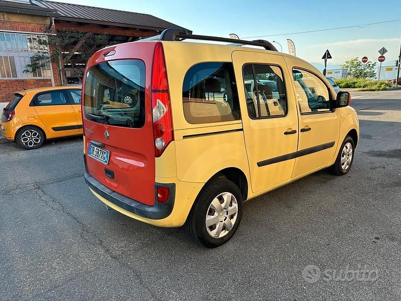 Usata Renault Kangoo Dynamique 106 CV (77 kW) 2009 Giallo Monovolume